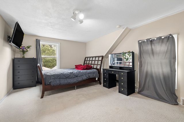 1031 Glenwood Avenue, Waukegan, IL 60085