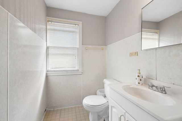 1031 Glenwood Avenue, Waukegan, IL 60085