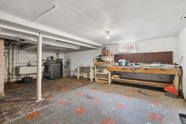 1031 Glenwood Avenue, Waukegan, IL 60085