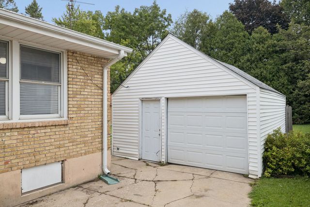 1031 Glenwood Avenue, Waukegan, IL 60085