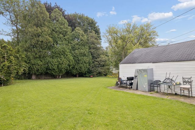 1031 Glenwood Avenue, Waukegan, IL 60085