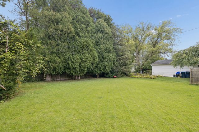 1031 Glenwood Avenue, Waukegan, IL 60085
