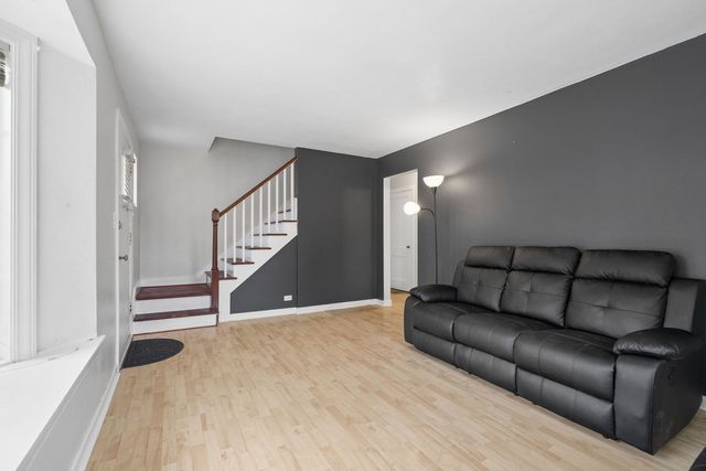 1031 Glenwood Avenue, Waukegan, IL 60085