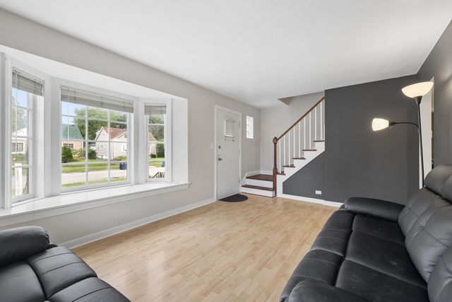 1031 Glenwood Avenue, Waukegan, IL 60085