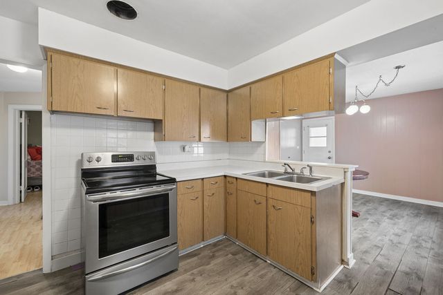 1031 Glenwood Avenue, Waukegan, IL 60085
