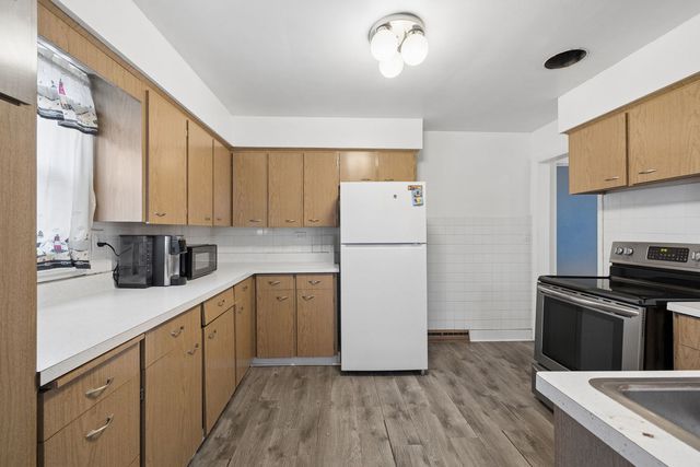 1031 Glenwood Avenue, Waukegan, IL 60085