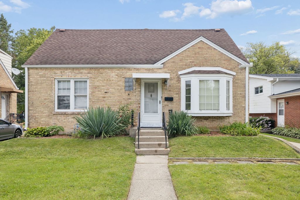 1031 Glenwood Avenue, Waukegan, IL 60085