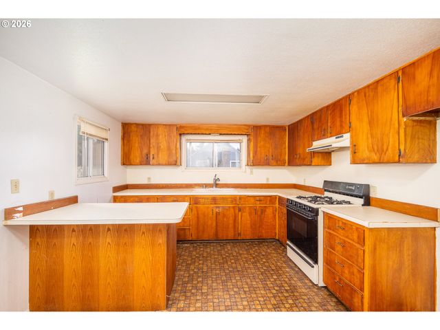 875 S 43RD St, Springfield, OR 97478