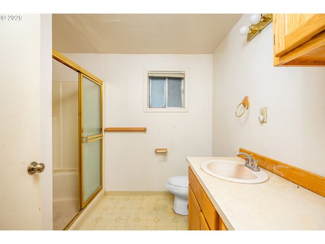 875 S 43RD St, Springfield, OR 97478