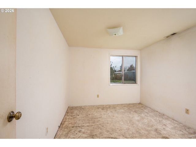 875 S 43RD St, Springfield, OR 97478