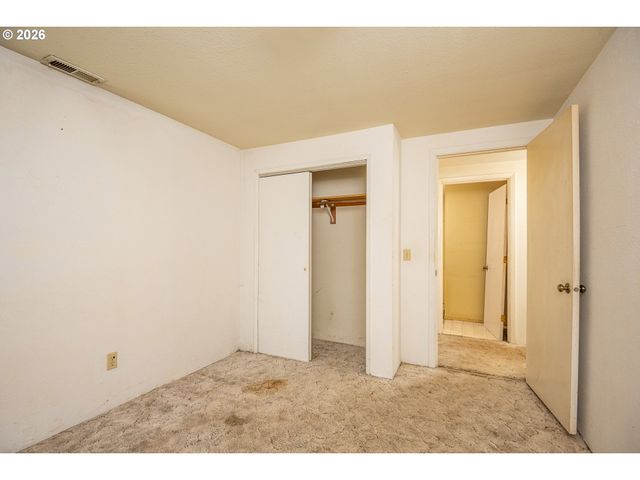 875 S 43RD St, Springfield, OR 97478