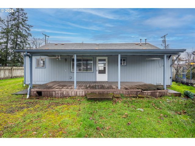 875 S 43RD St, Springfield, OR 97478