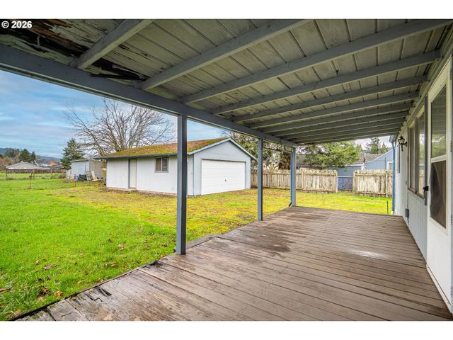 875 S 43RD St, Springfield, OR 97478