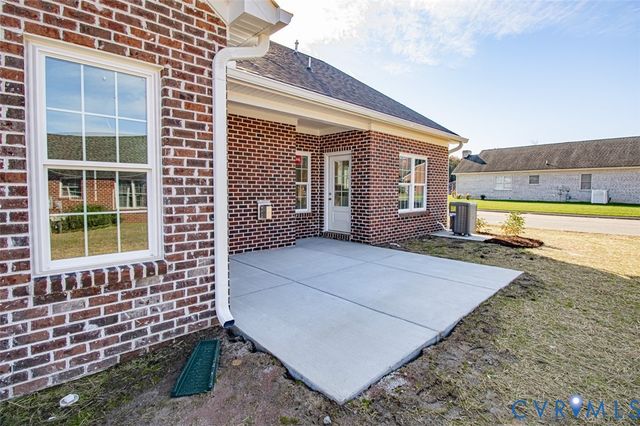 120 Cobblestone Dr, Hopewell, VA 23860