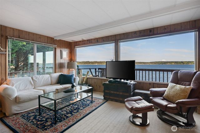 727 E Stretch Island Road S, Grapeview, WA 98546