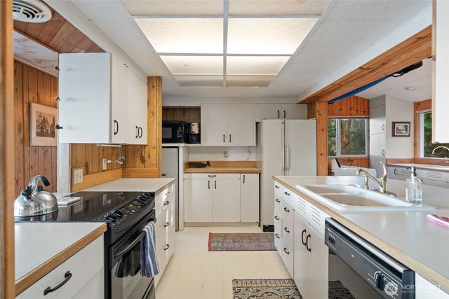 727 E Stretch Island Road S, Grapeview, WA 98546