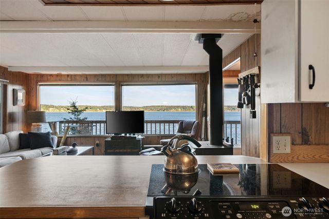 727 E Stretch Island Road S, Grapeview, WA 98546