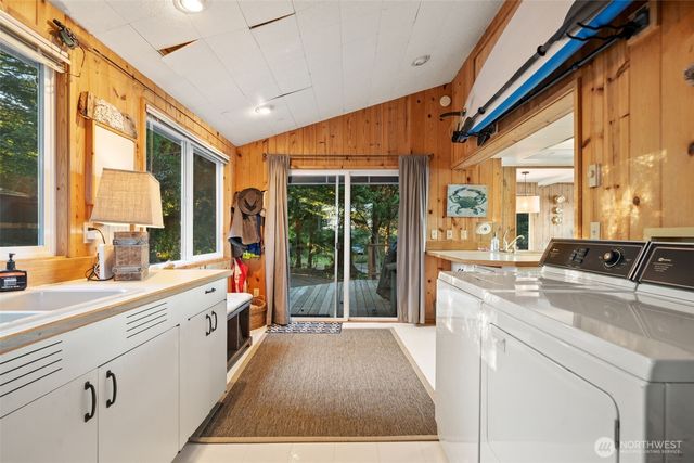 727 E Stretch Island Road S, Grapeview, WA 98546