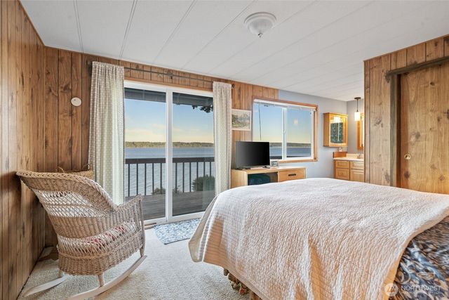 727 E Stretch Island Road S, Grapeview, WA 98546