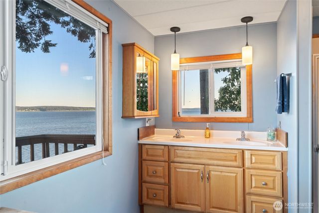 727 E Stretch Island Road S, Grapeview, WA 98546