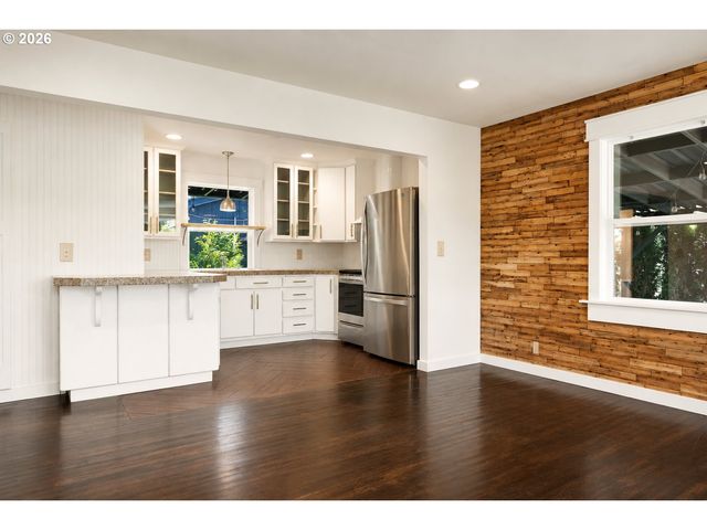3051 OAK St, Longview, WA 98632