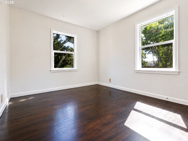 3051 OAK St, Longview, WA 98632