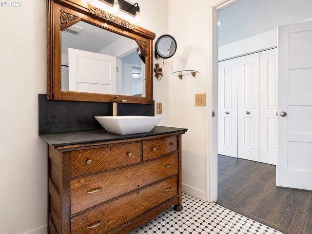 3051 OAK St, Longview, WA 98632