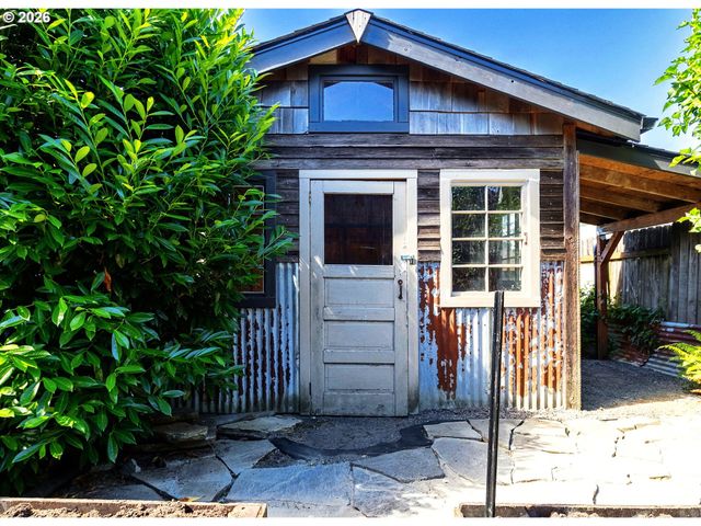 3051 OAK St, Longview, WA 98632