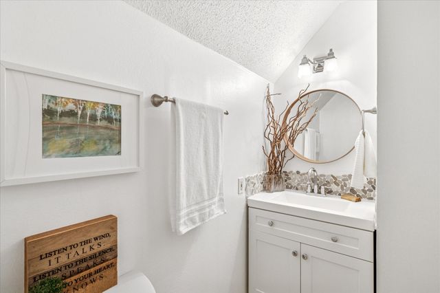 2004 Valley Lane, Arlington, TX 76013