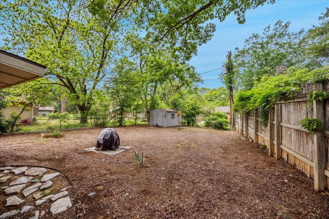 2004 Valley Lane, Arlington, TX 76013