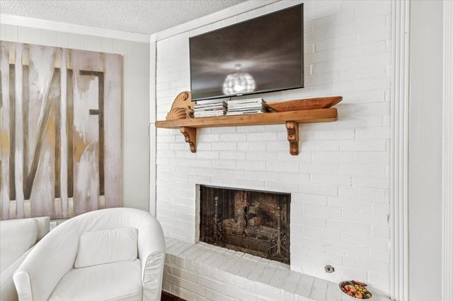 2004 Valley Lane, Arlington, TX 76013