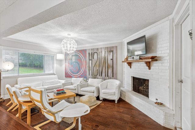 2004 Valley Lane, Arlington, TX 76013