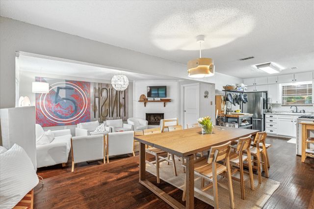 2004 Valley Lane, Arlington, TX 76013