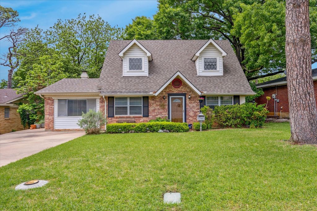 2004 Valley Lane, Arlington, TX 76013