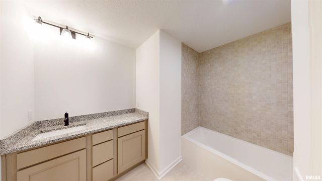 5882 BUTTERFIELD Court, Bettendorf, IA 52722