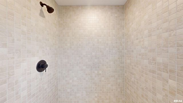 5882 BUTTERFIELD Court, Bettendorf, IA 52722