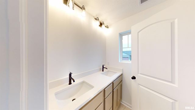 5882 BUTTERFIELD Court, Bettendorf, IA 52722