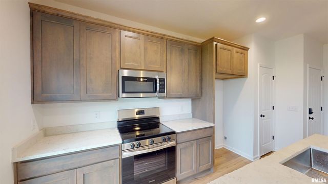 5882 BUTTERFIELD Court, Bettendorf, IA 52722