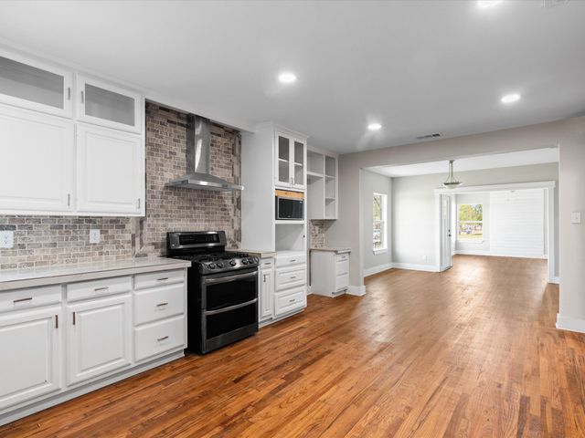 1001 W Lampasas Street, Ennis, TX 75119