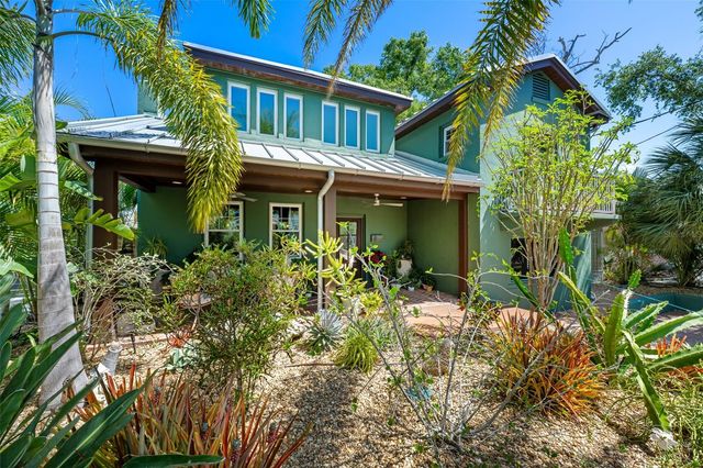 3213 W BARCELONA STREET, Tampa, FL 33629