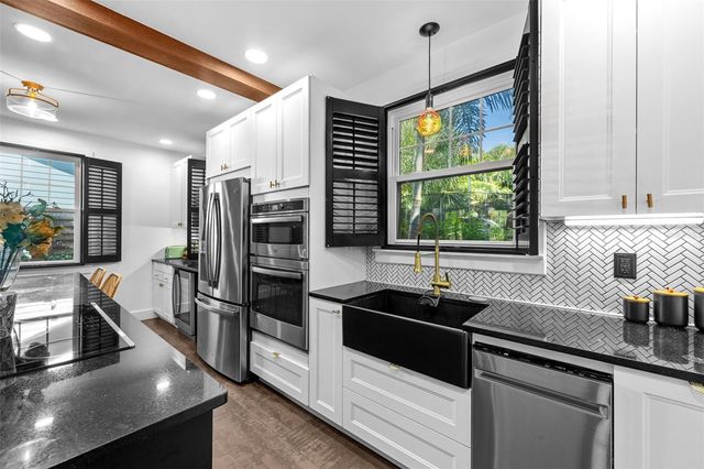 3213 W BARCELONA STREET, Tampa, FL 33629