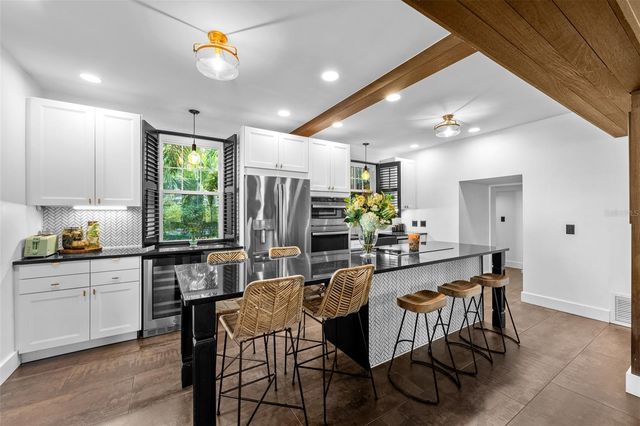 3213 W BARCELONA STREET, Tampa, FL 33629