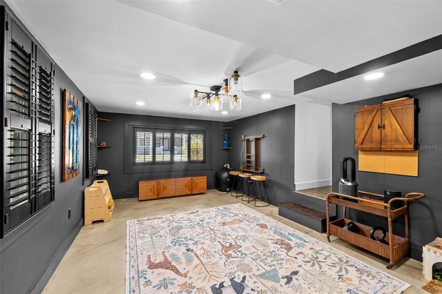 3213 W BARCELONA STREET, Tampa, FL 33629