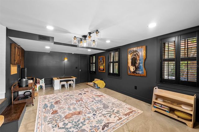 3213 W BARCELONA STREET, Tampa, FL 33629