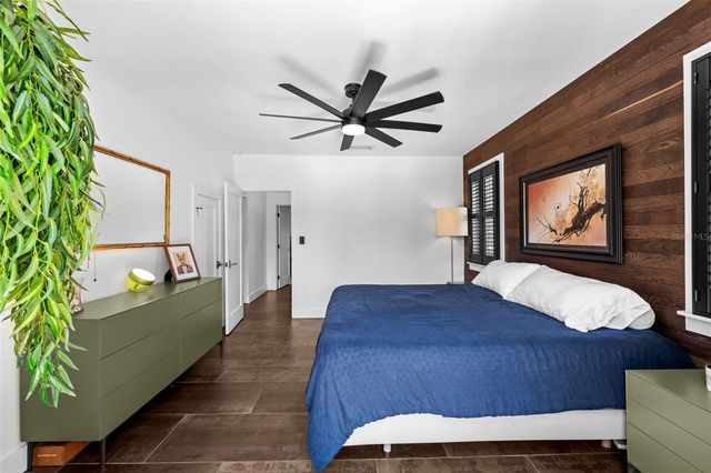 3213 W BARCELONA STREET, Tampa, FL 33629