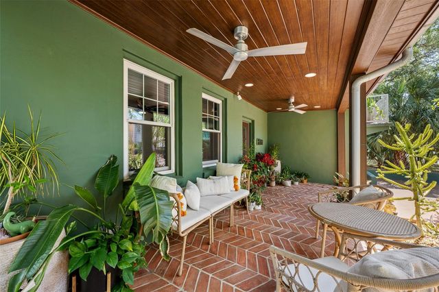 3213 W BARCELONA STREET, Tampa, FL 33629