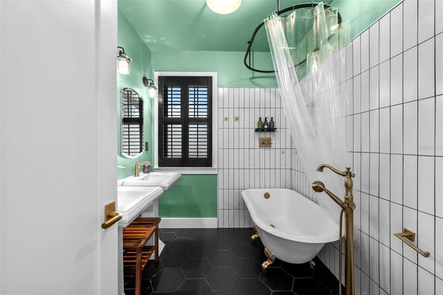 3213 W BARCELONA STREET, Tampa, FL 33629