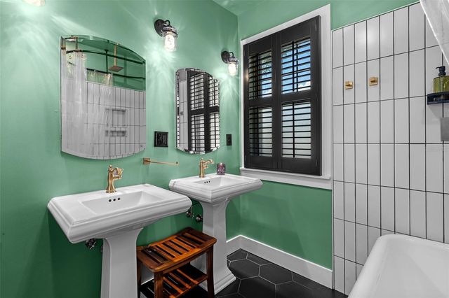 3213 W BARCELONA STREET, Tampa, FL 33629