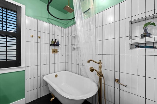 3213 W BARCELONA STREET, Tampa, FL 33629