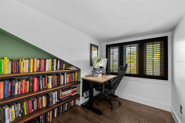 3213 W BARCELONA STREET, Tampa, FL 33629